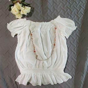 Very pretty😍🌞 off-shoulder top